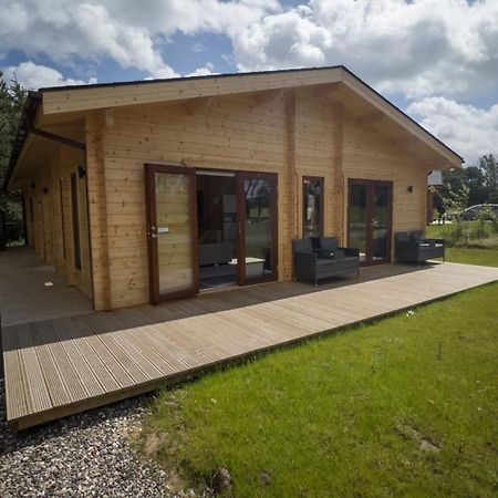 Sundance Lodge, Fantastic New Cabin With Hot Tub - Sleeps 6 - Largest In Felmoor Park Morpeth Szoba fotó