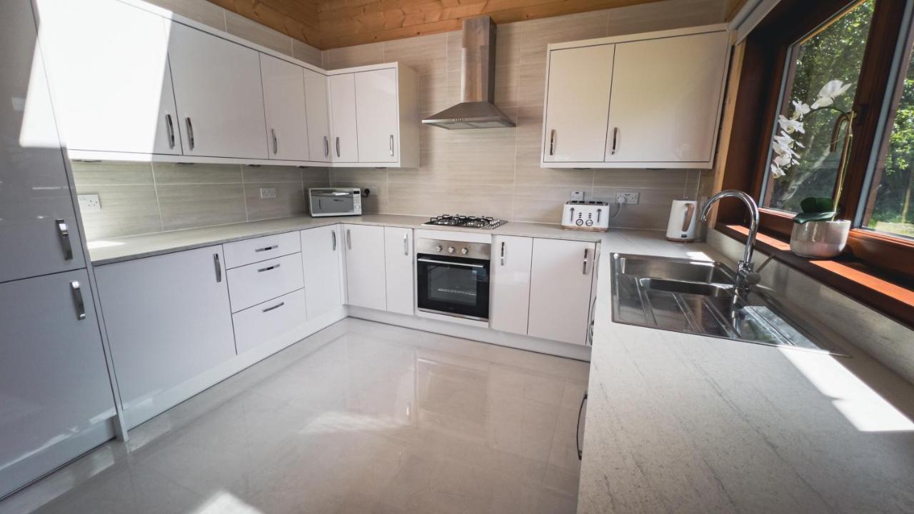 Sundance Lodge, Fantastic New Cabin With Hot Tub - Sleeps 6 - Largest In Felmoor Park Morpeth Kültér fotó