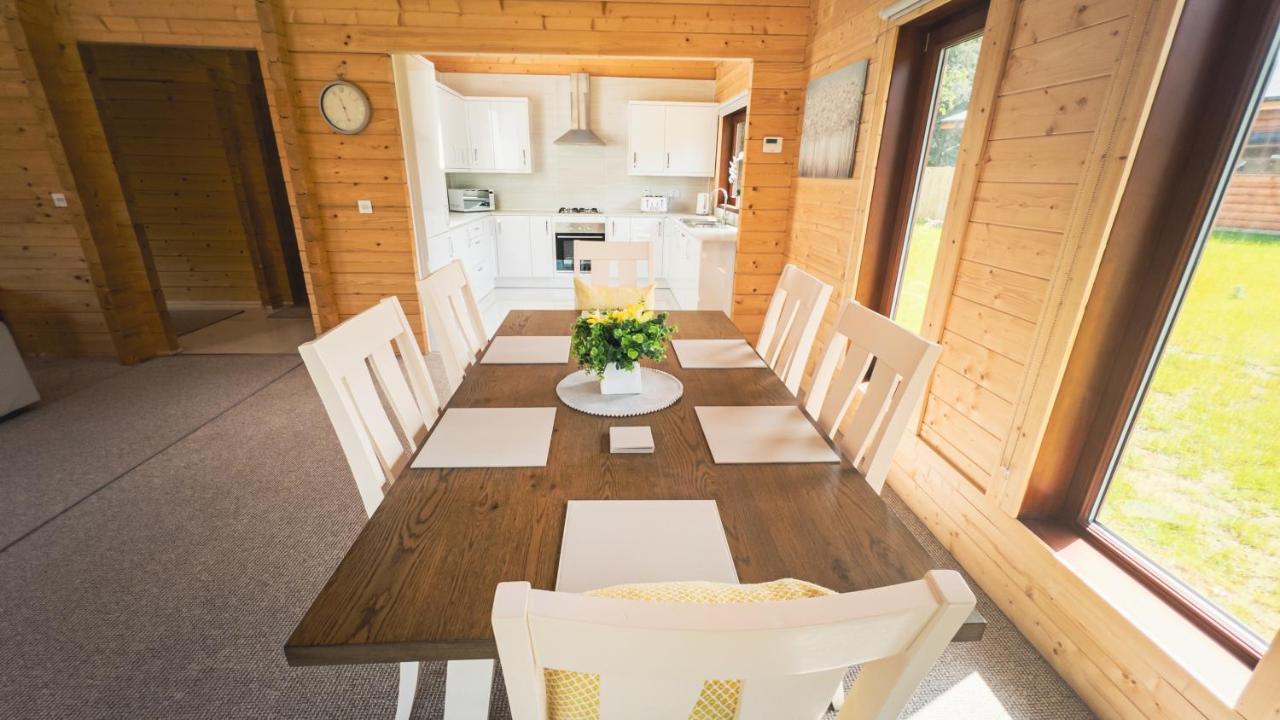 Sundance Lodge, Fantastic New Cabin With Hot Tub - Sleeps 6 - Largest In Felmoor Park Morpeth Kültér fotó