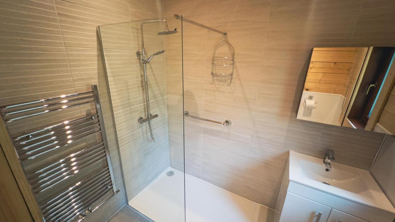 Sundance Lodge, Fantastic New Cabin With Hot Tub - Sleeps 6 - Largest In Felmoor Park Morpeth Kültér fotó