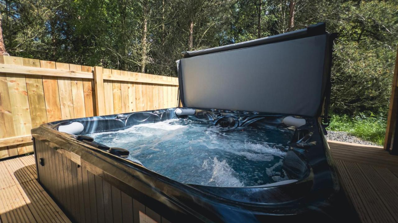Sundance Lodge, Fantastic New Cabin With Hot Tub - Sleeps 6 - Largest In Felmoor Park Morpeth Kültér fotó