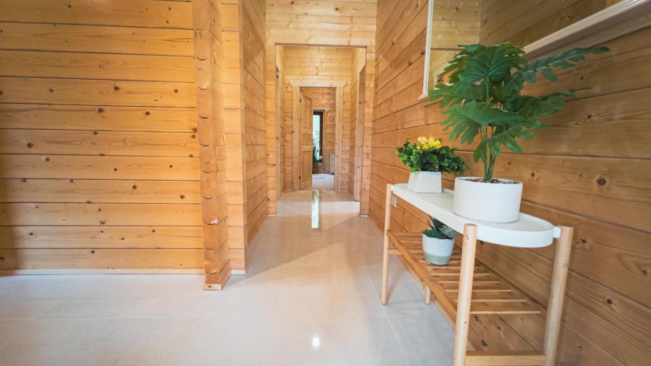 Sundance Lodge, Fantastic New Cabin With Hot Tub - Sleeps 6 - Largest In Felmoor Park Morpeth Kültér fotó