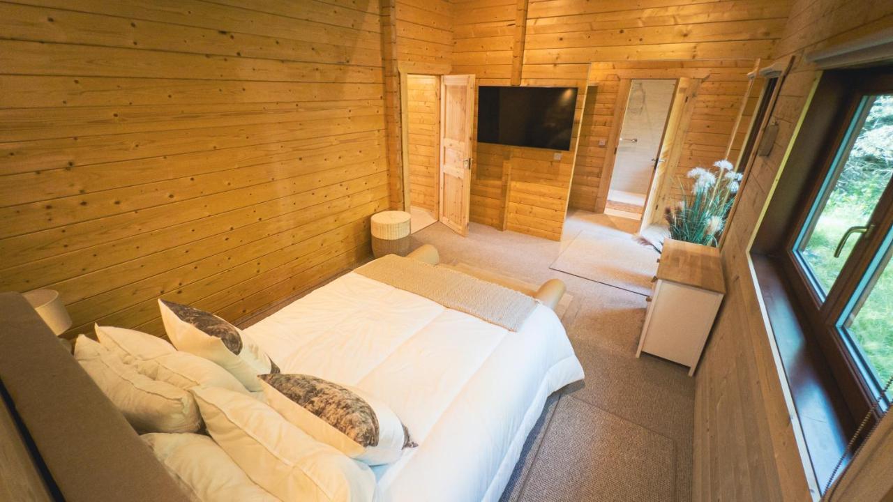 Sundance Lodge, Fantastic New Cabin With Hot Tub - Sleeps 6 - Largest In Felmoor Park Morpeth Kültér fotó