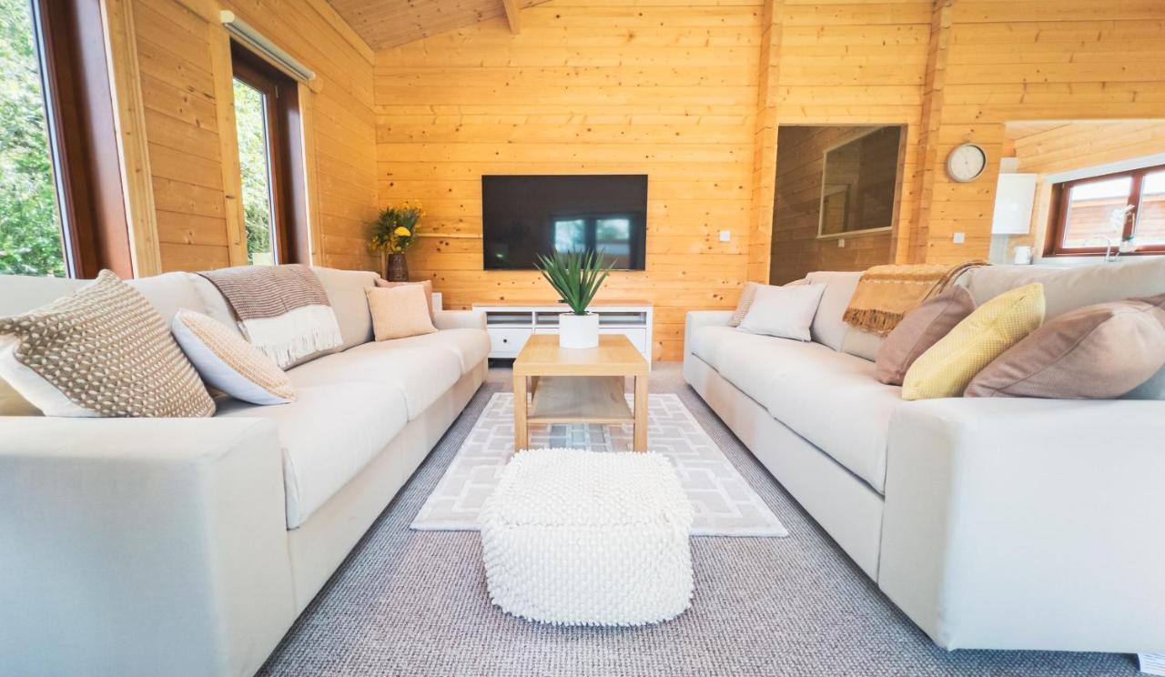 Sundance Lodge, Fantastic New Cabin With Hot Tub - Sleeps 6 - Largest In Felmoor Park Morpeth Kültér fotó