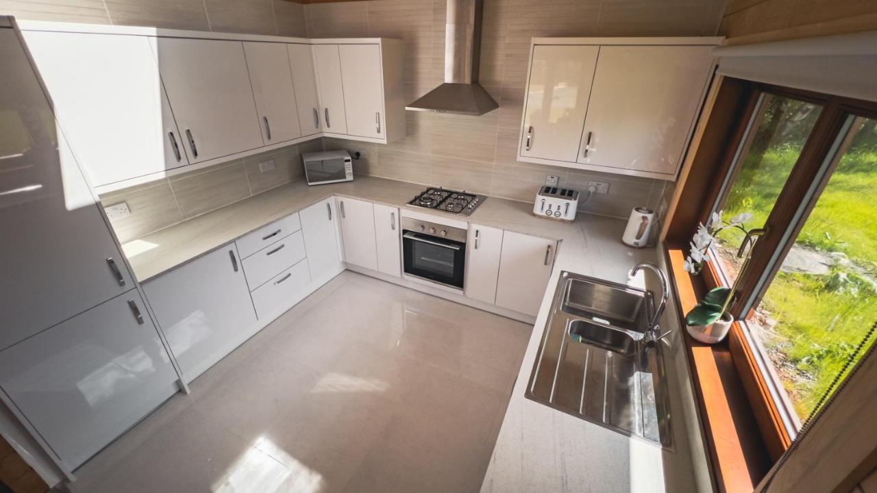 Sundance Lodge, Fantastic New Cabin With Hot Tub - Sleeps 6 - Largest In Felmoor Park Morpeth Kültér fotó