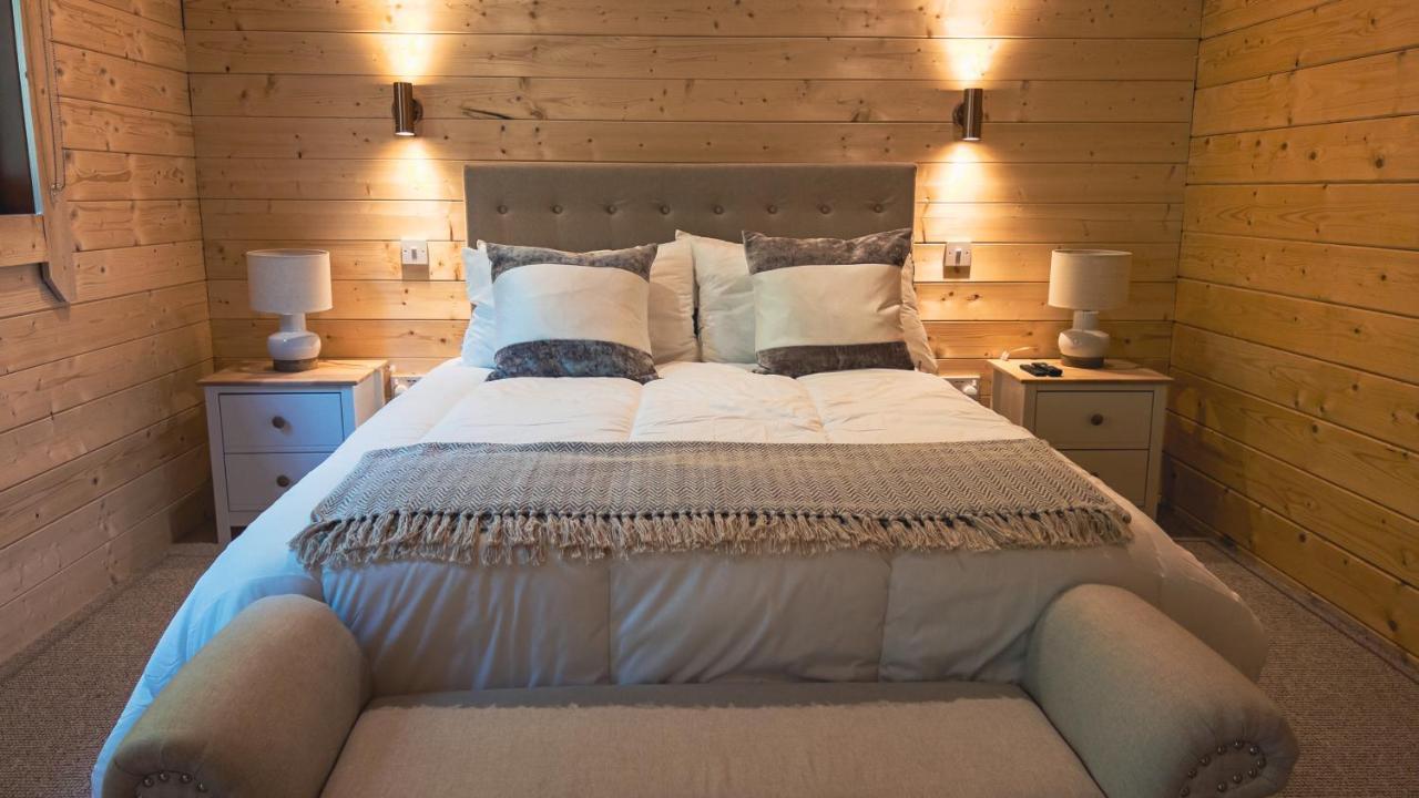 Sundance Lodge, Fantastic New Cabin With Hot Tub - Sleeps 6 - Largest In Felmoor Park Morpeth Kültér fotó
