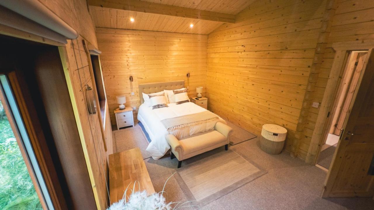 Sundance Lodge, Fantastic New Cabin With Hot Tub - Sleeps 6 - Largest In Felmoor Park Morpeth Kültér fotó