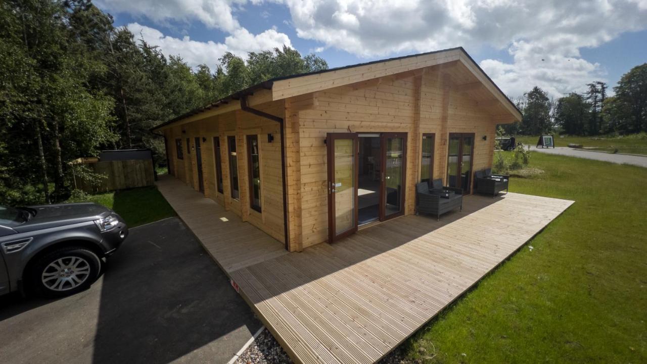 Sundance Lodge, Fantastic New Cabin With Hot Tub - Sleeps 6 - Largest In Felmoor Park Morpeth Kültér fotó