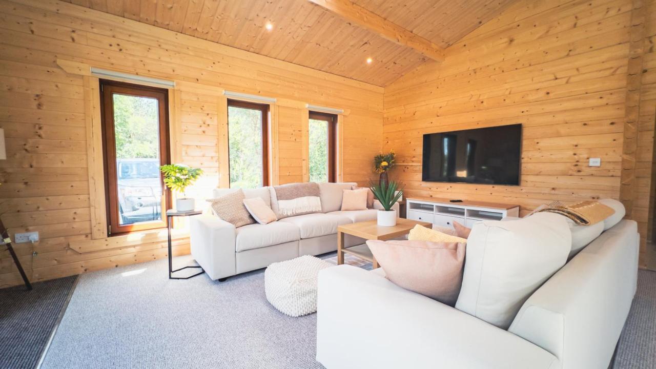 Sundance Lodge, Fantastic New Cabin With Hot Tub - Sleeps 6 - Largest In Felmoor Park Morpeth Kültér fotó