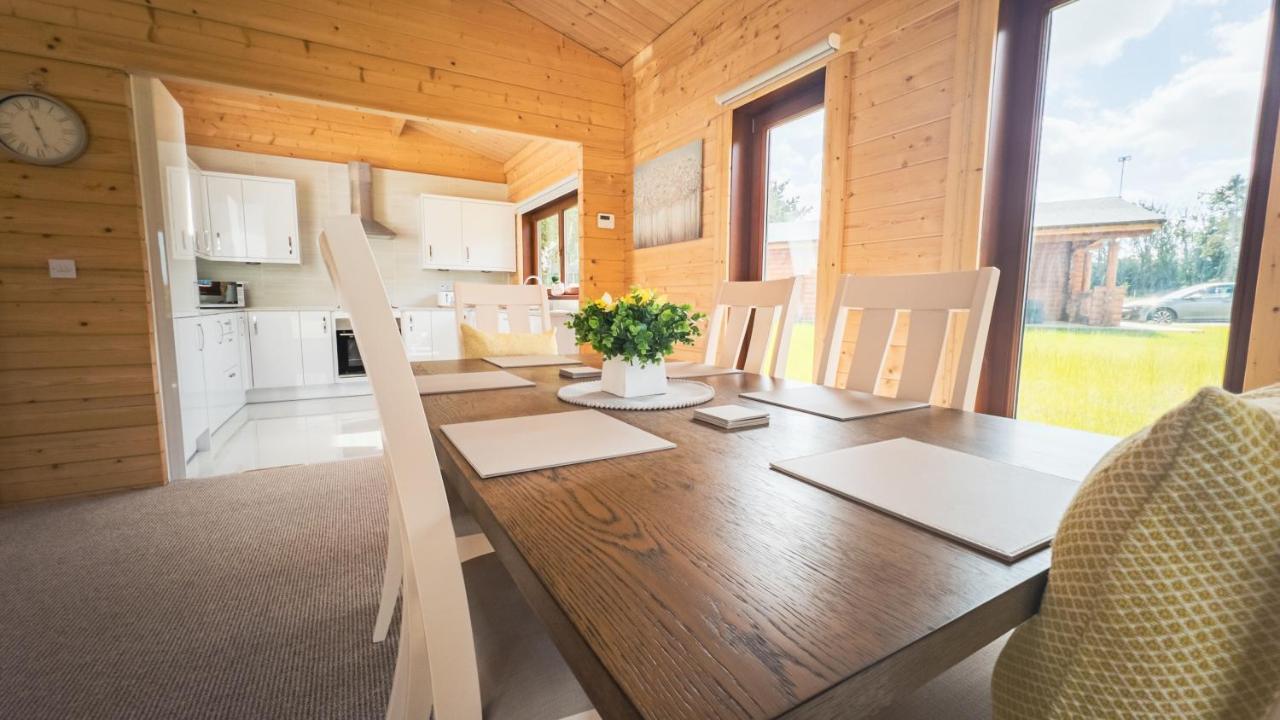 Sundance Lodge, Fantastic New Cabin With Hot Tub - Sleeps 6 - Largest In Felmoor Park Morpeth Kültér fotó