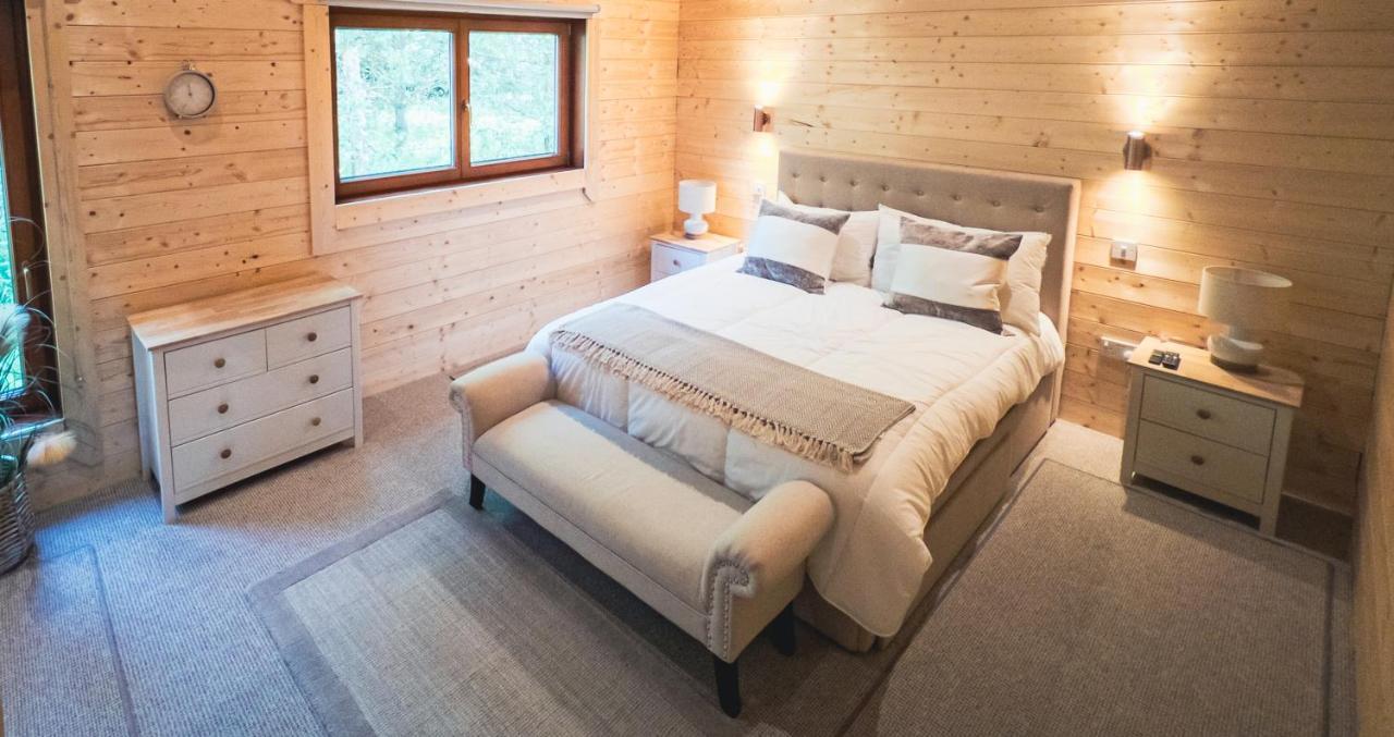 Sundance Lodge, Fantastic New Cabin With Hot Tub - Sleeps 6 - Largest In Felmoor Park Morpeth Kültér fotó