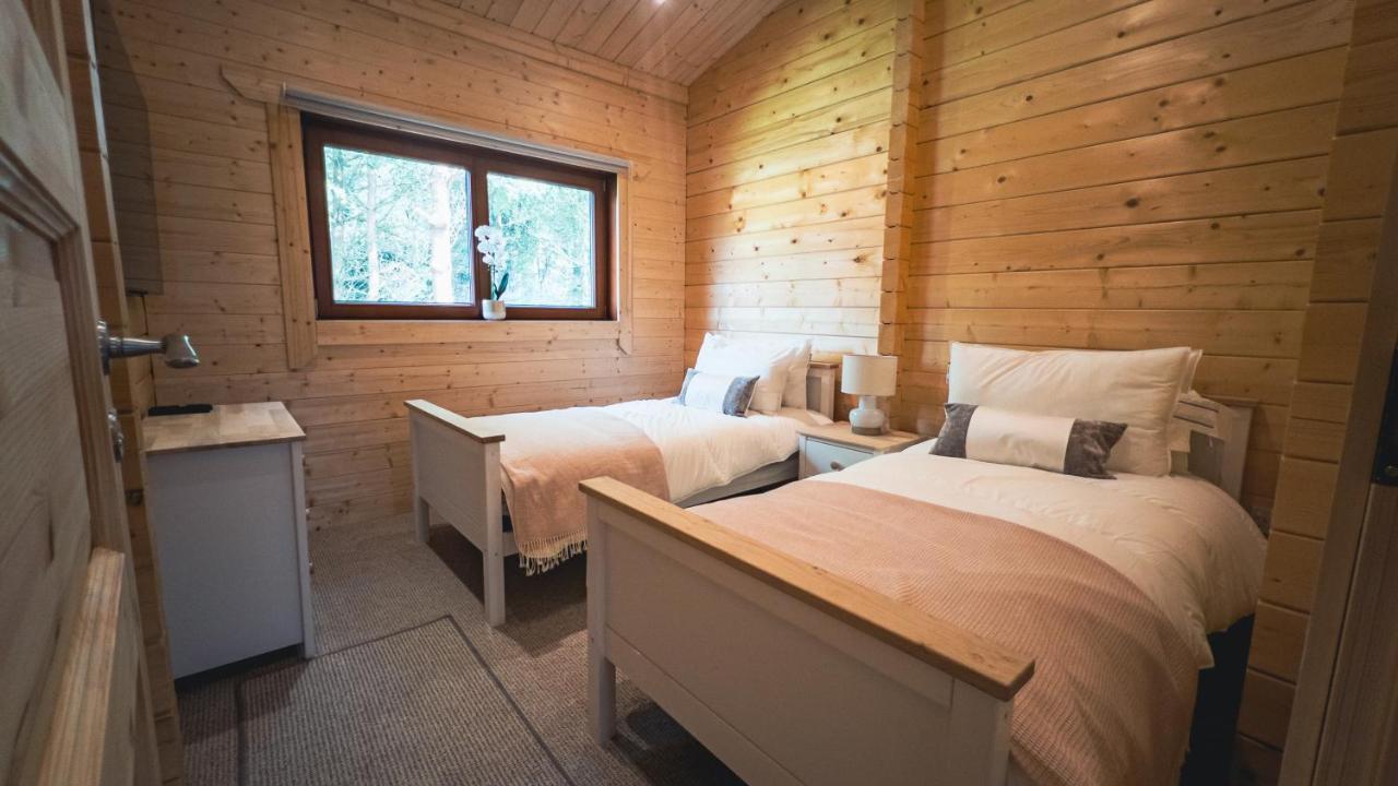 Sundance Lodge, Fantastic New Cabin With Hot Tub - Sleeps 6 - Largest In Felmoor Park Morpeth Kültér fotó