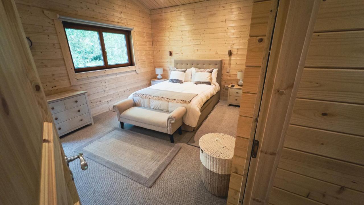 Sundance Lodge, Fantastic New Cabin With Hot Tub - Sleeps 6 - Largest In Felmoor Park Morpeth Kültér fotó
