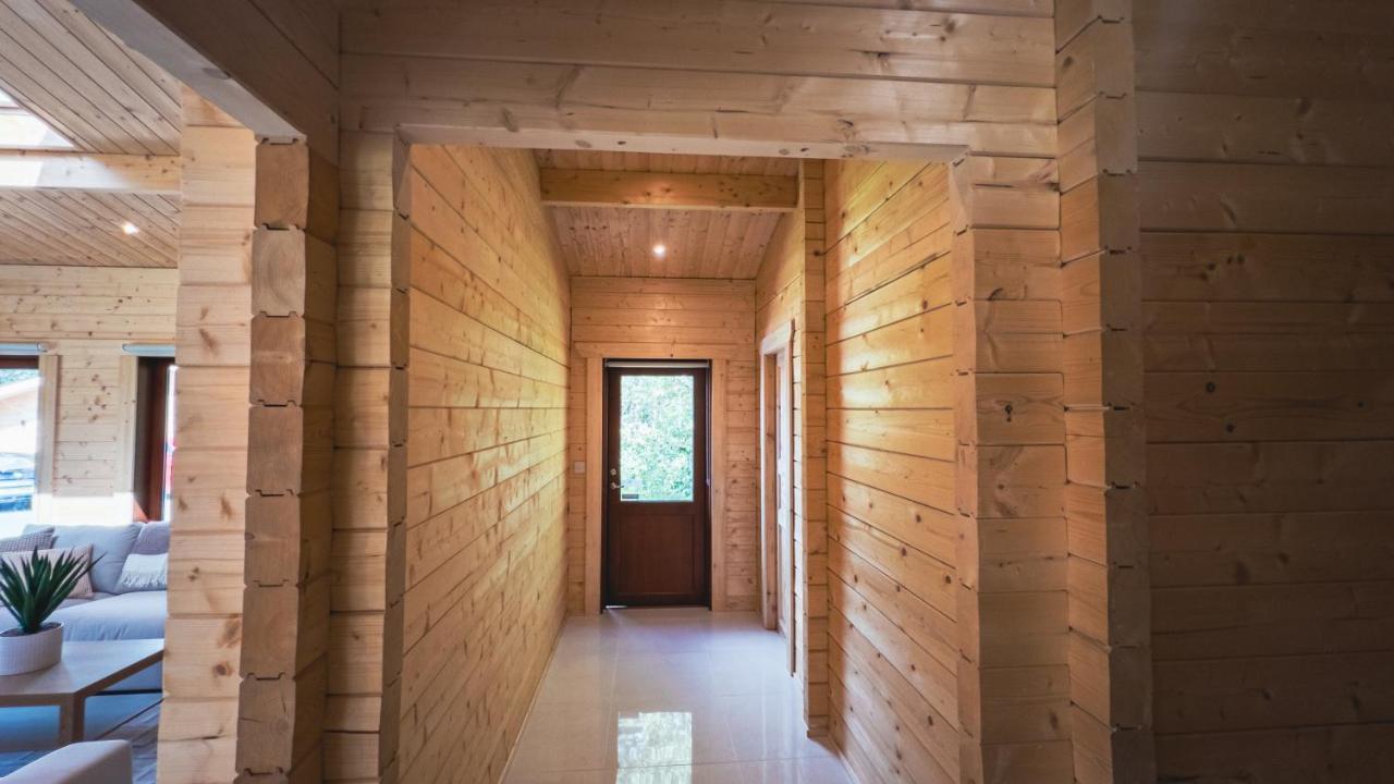 Sundance Lodge, Fantastic New Cabin With Hot Tub - Sleeps 6 - Largest In Felmoor Park Morpeth Kültér fotó
